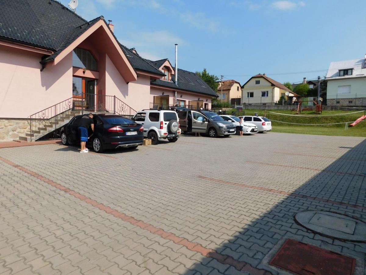 Apartmanovy Penzion ボイニツェ エクステリア 写真
